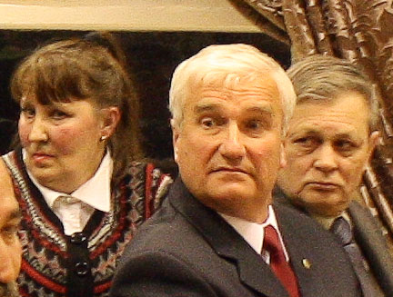 Михаил Антропов и Валерий Победоносцев смотрят на голосующих за отставку мэра депутатов