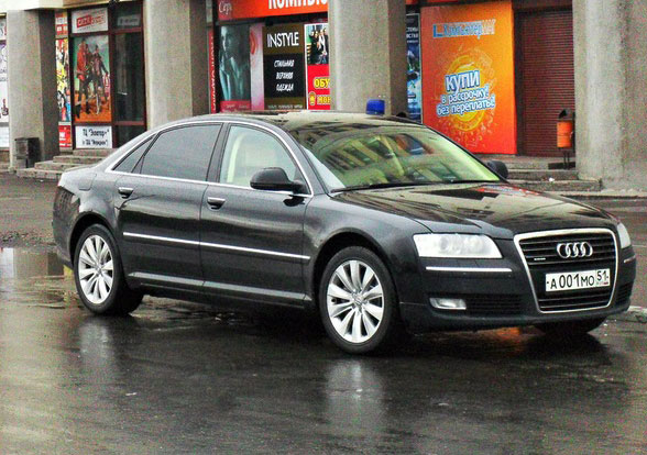 Audi A8L, купленная администрацией Мурманского морского порта (А001МО51)