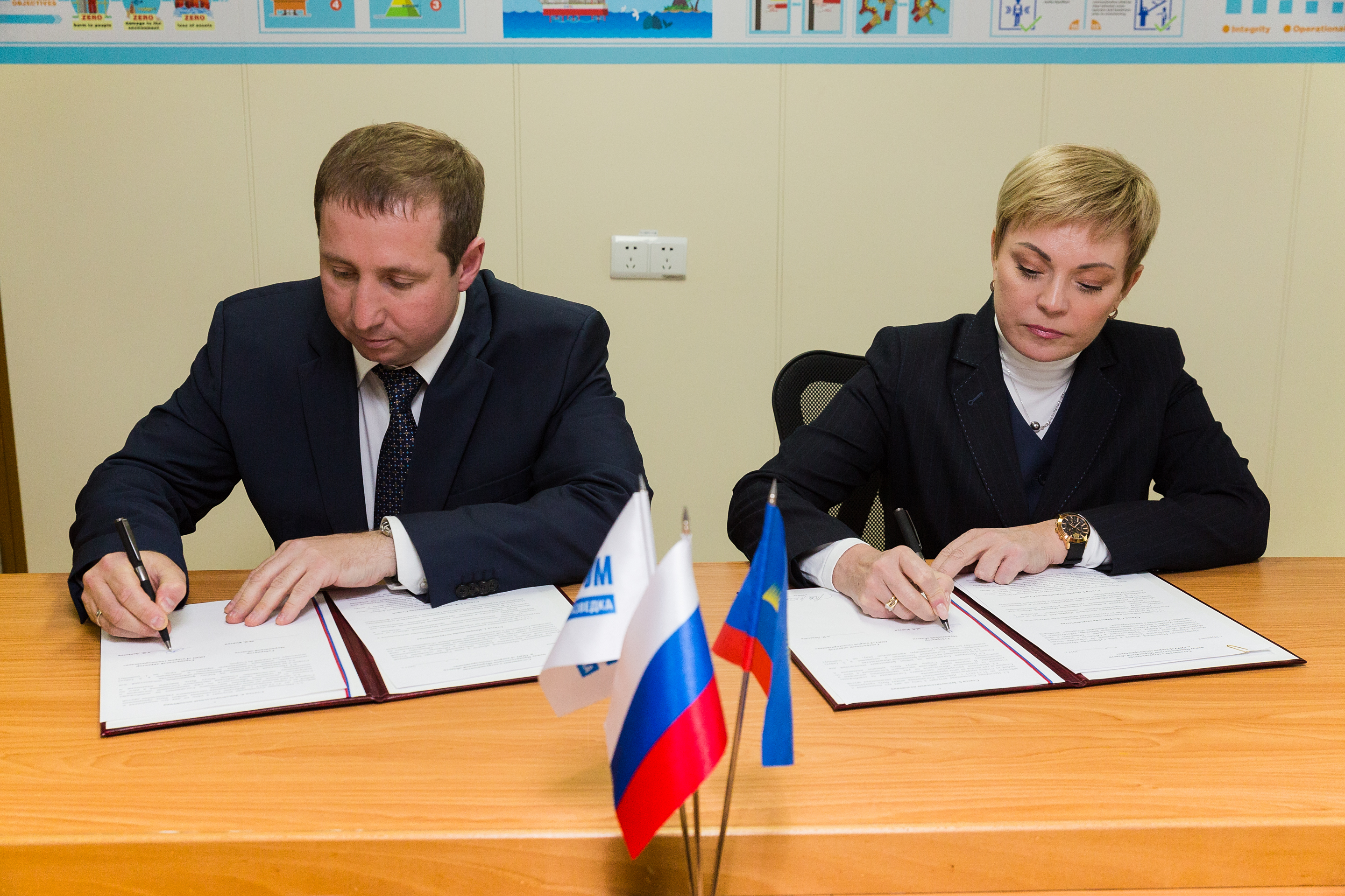 Подписание договора между правительством Мурманской области и компанией «Газпром-геологоразведка»
